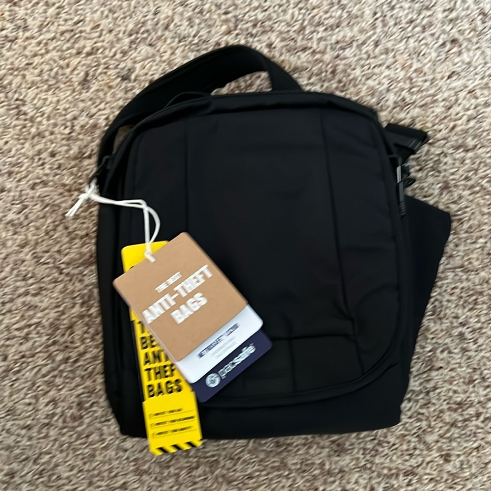 Pacsafe LS200 anti-theft crossbody bag, black